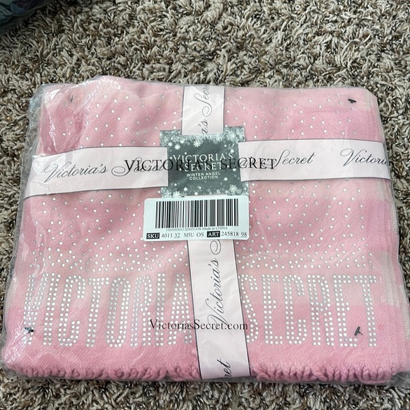 NEW Victorias secret scarf - Picture 1 of 3